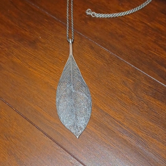 LEAF pendant on chain - Picture 1 of 3
